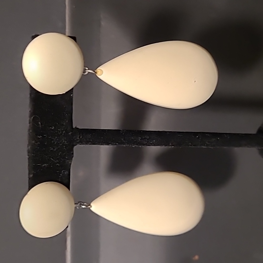 Elegant Cream Drop Earrings